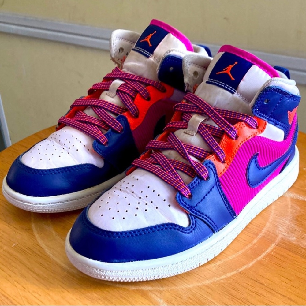 Jordan 1 mid fire pink barely grape Sz 1Y